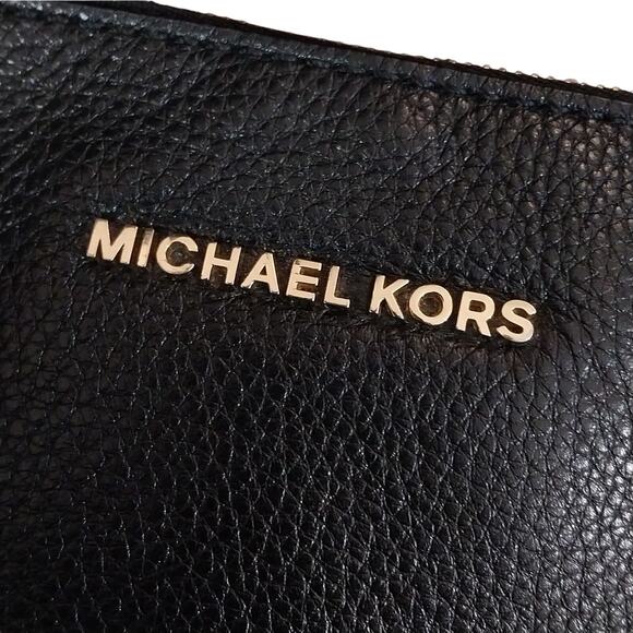MICHAEL KORS! ADORABLE BLACK PEBBLED GENUINE LEATHER GOLD LOGO WRISTLET, BAG! - Picture 3 of 8